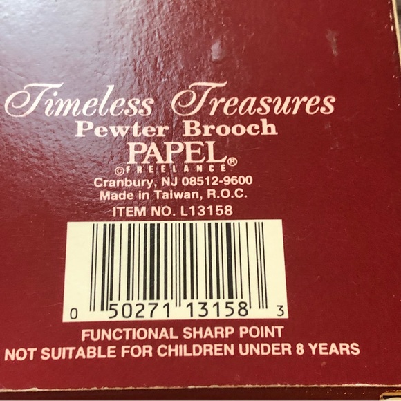 Pewter Brooch “Timeless Treasures” Photo frame with ornate design Still in box - Picture 3 of 5